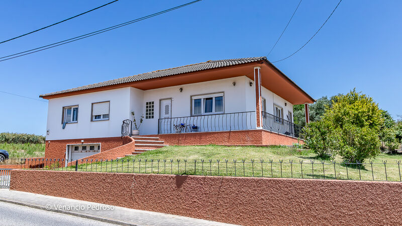 Moradia Isolada V3 São Pedro da Cadeira Torres Vedras - garagem, cozinha equipada, piscina, lareira