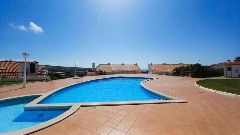 Apartamento T1 Ericeira Mafra - cozinha equipada, terraços, lareira, piscina, excelente localização, condomínio fechado, bbq, lugar de garagem