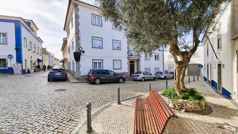 Apartamento T3 Renovado em bom estado Centro Ericeira Mafra - cozinha equipada, excelente localização, varanda