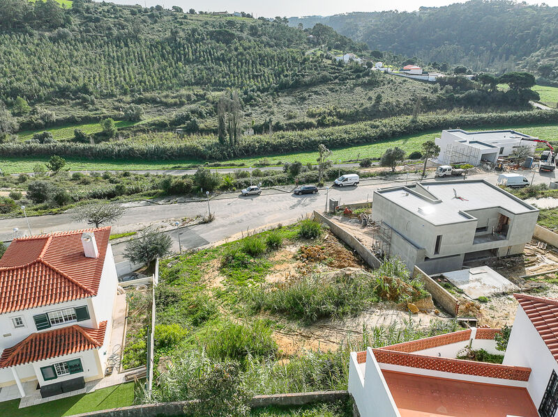 Lote de terreno com 747m2 Ericeira Mafra - água, luz, electricidade