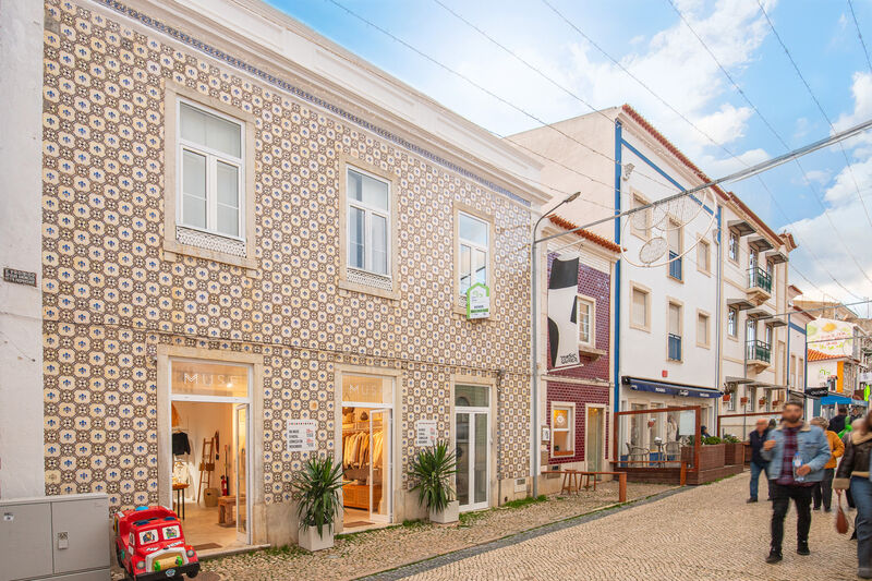 Prédio Remodelado Centro Ericeira Mafra - terraço, montra