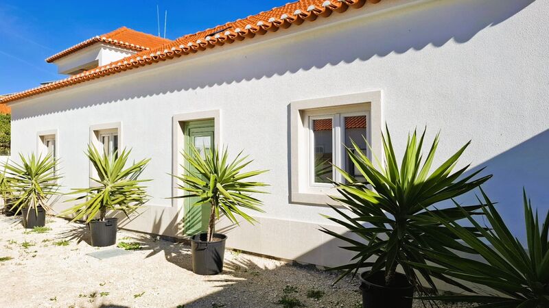 House 4 bedrooms Single storey Encarnação Mafra - double glazing, excellent location, equipped kitchen, private condominium