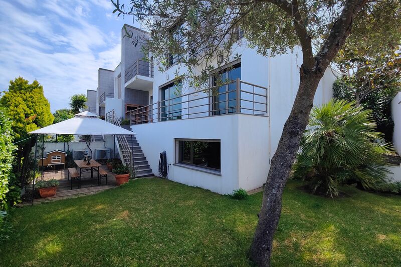 House in the center 5 bedrooms São Pedro e Santiago Torres Vedras - terrace, garden, air conditioning, garage, balcony, swimming pool, playground, gated community