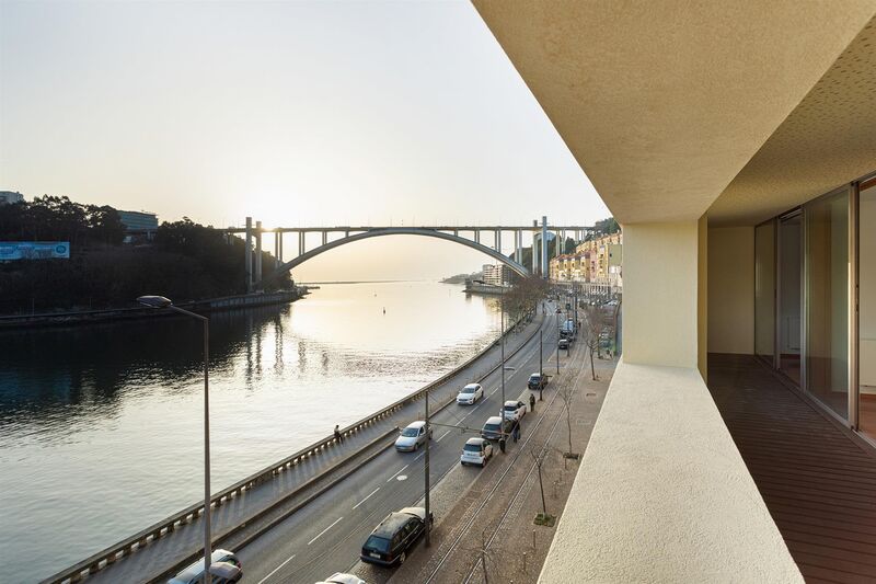 Apartment Renovated 3 bedrooms Fluvial Lordelo do Ouro Porto - garage, balcony, gated community