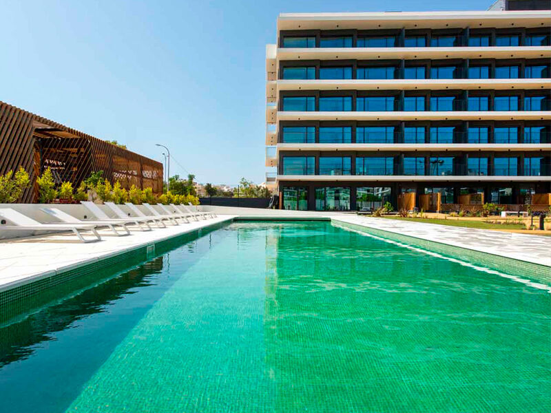 Apartment nuevo T4 Faro - terrace, garden, swimming pool, garage, balconies, terraces, equipped, gated community, solar panels, barbecue, playground, thermal insulation, balcony, air conditioning