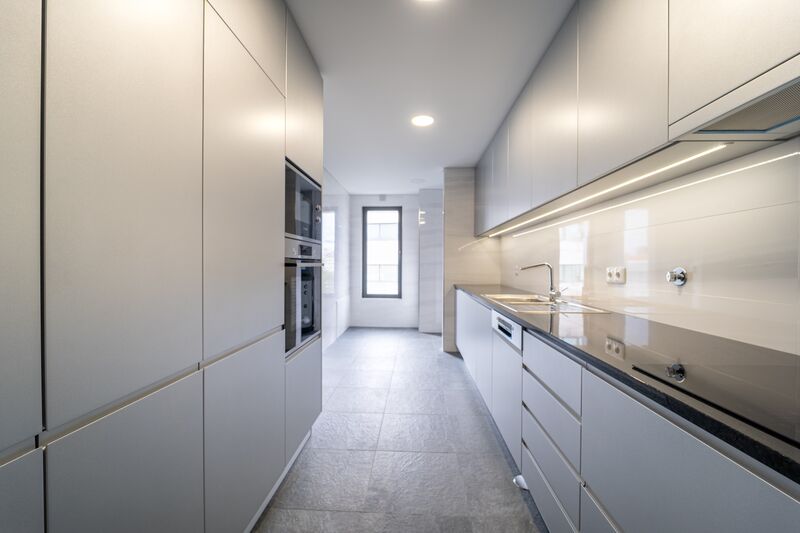 Apartamento novo no centro T2 Boavista Cedofeita Porto - varanda, painéis solares, lugar de garagem, piso radiante