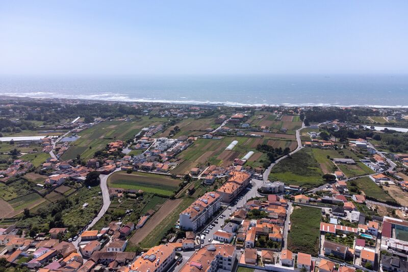 Terreno novo com 1522m2 Campo de Futebol  Valadares Vila Nova de Gaia - viabilidade de construção