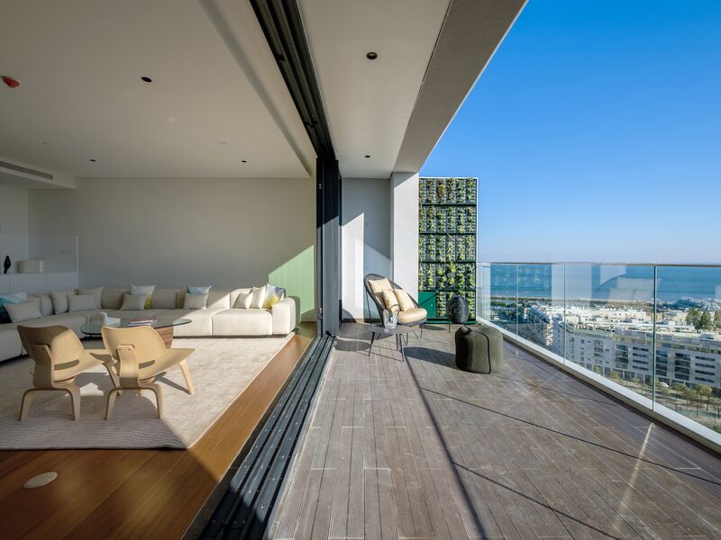 Apartment T4+1 Luxury Parque das Nações Lisboa - balcony, swimming pool