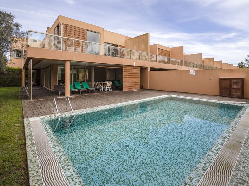 House nouvelle near the beach V4 Guia Albufeira - garage, equipped kitchen, balcony, swimming pool, terrace, balconies, garden