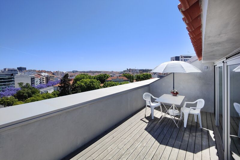 Apartment 3 bedrooms new in the center Arroios Lisboa - equipped, store room, terraces, fireplace, terrace