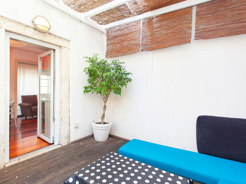 Apartamento no centro T3 Chiado  Encarnação Lisboa - equipado, terraço, 2º andar