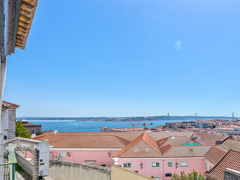 Apartamento T2 Remodelado em excelente estado Costa do Castelo  Lisboa - ar condicionado, aquecimento central, equipado