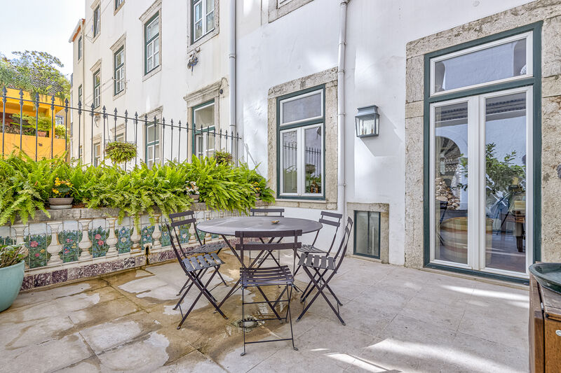 Apartment Duplex T3+1 Alfama  Sé Lisboa - central heating, 1st floor, boiler, double glazing