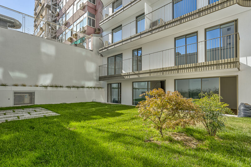 Apartment T3 Duplex in the center Avenidas Novas Lisboa - gardens, balconies, green areas, store room, balcony