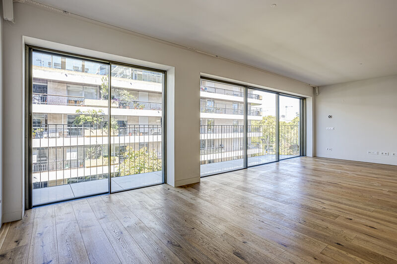 Apartamento no centro T2 Campo Pequeno  Nossa Senhora de Fátima Lisboa - jardins, arrecadação, varandas, zonas verdes