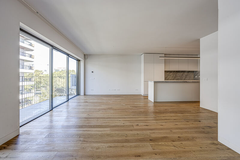 Apartment T2 in the center Campo Pequeno  Nossa Senhora de Fátima Lisboa - store room, balcony, gardens, green areas, balconies