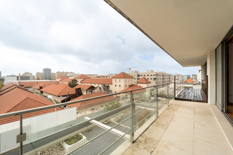 Apartment T4+1 Duplex Matosinhos-Sul - garage, thermal insulation, balcony, central heating, double glazing, store room, parking space