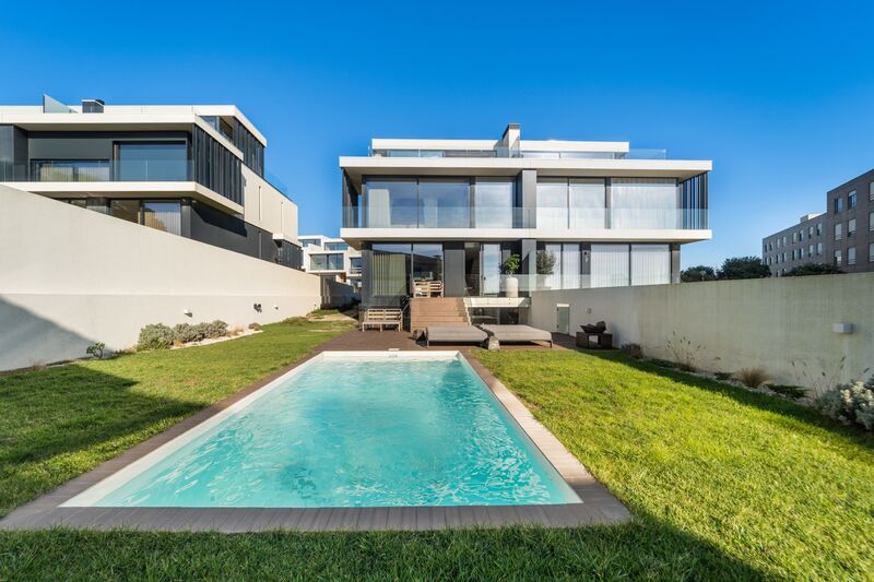 House V3 Modern Cabo do Mundo  Perafita Matosinhos - solar panels, automatic gate, balcony, terrace, underfloor heating, sea view, balconies, garage, equipped kitchen, air conditioning, garden, alarm, plenty of natural light, fireplace, swimming pool