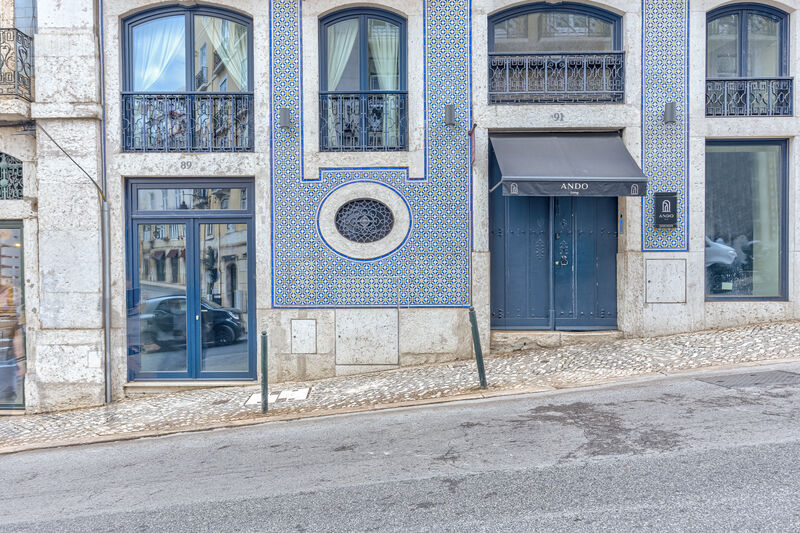 Loja nova no centro Sé  Madalena Lisboa - montra