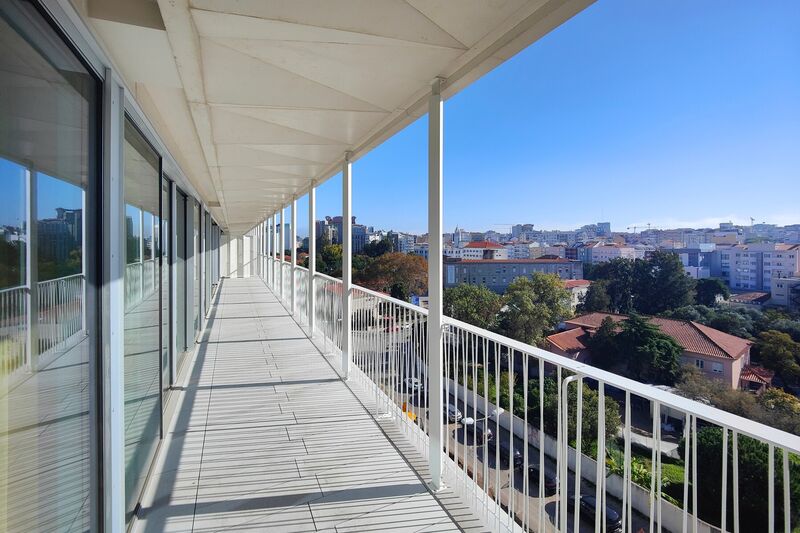 Apartment new in the center 4 bedrooms Praça de Espanha  São Sebastião da Pedreira Lisboa - garden, garage, balcony, balconies, kitchen, swimming pool, store room