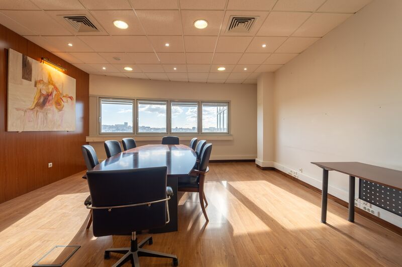 Office in the center Palácio  Massarelos Porto - reception, spacious, meeting room, air conditioning