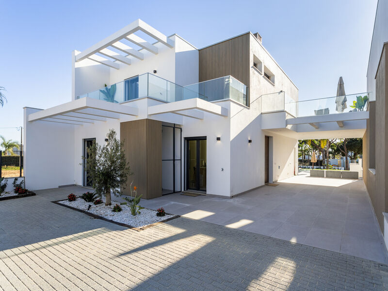 House V4 Quarteira Loulé - swimming pool, air conditioning, terraces, garden, barbecue, terrace