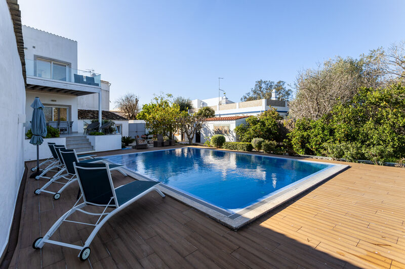 House Semidetached in the center V3 Querença Loulé - automatic irrigation system, garden, air conditioning, double glazing, balcony, swimming pool, solar panels, barbecue, terrace, equipped kitchen