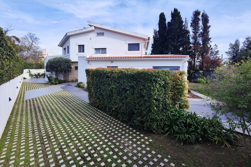 House Modern 6 bedrooms São Pedro do Estoril  Cascais - fireplace, garden, air conditioning, equipped kitchen, solar heating, garage, excellent location