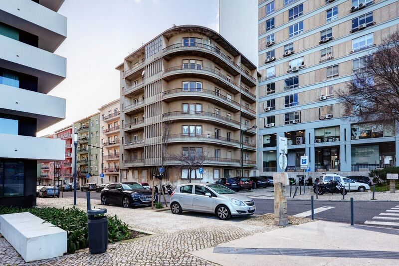 Apartamento para remodelar T1 Campolide Lisboa