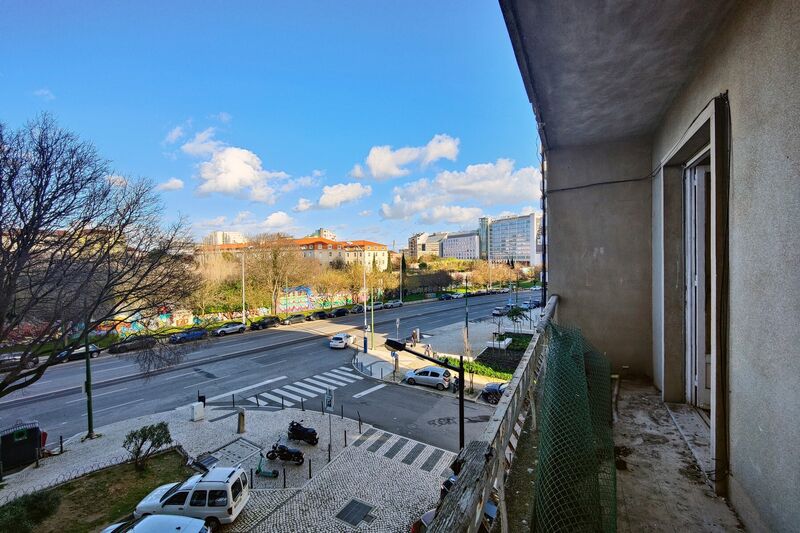 Apartment for remodeling 3 bedrooms Campolide Lisboa - balcony, store room