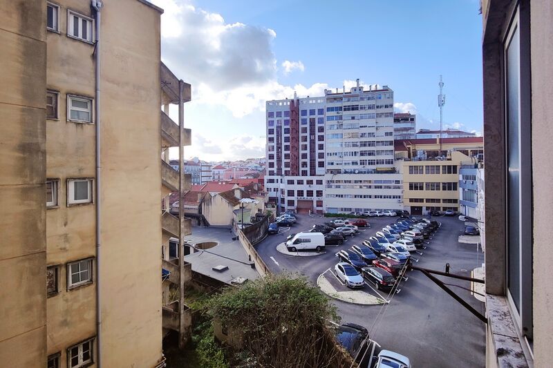 Apartment for remodeling 3 bedrooms Campolide Lisboa - balcony, store room