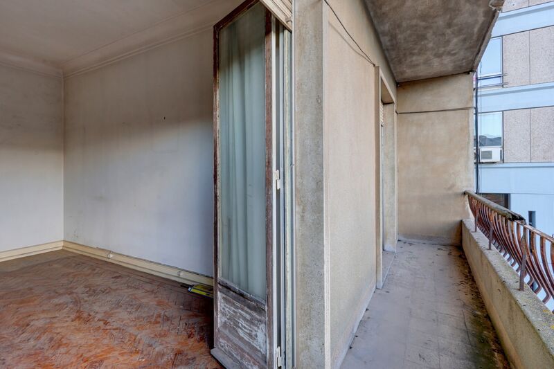 Apartment T2 in the center Campolide Lisboa - store room, balcony