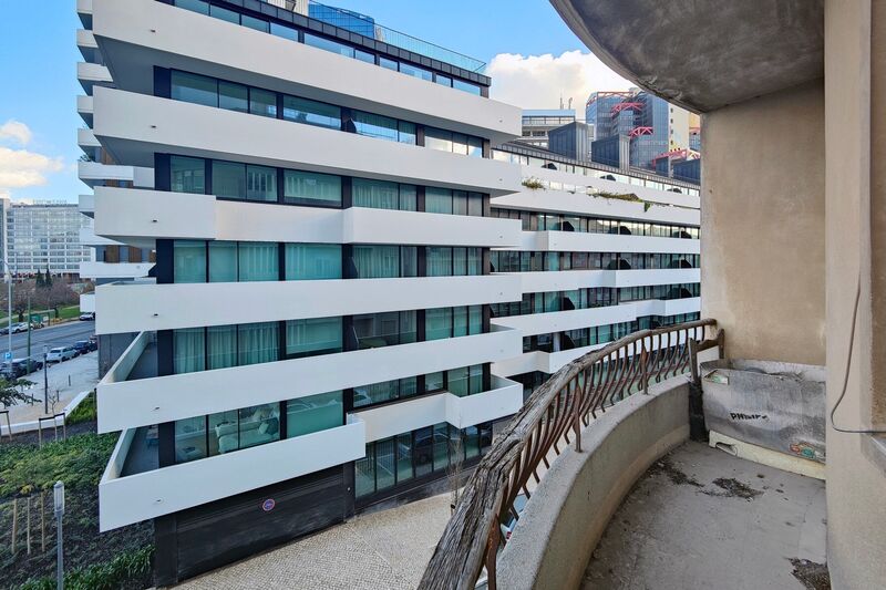 Apartment for remodeling T2 Campolide Lisboa - balcony