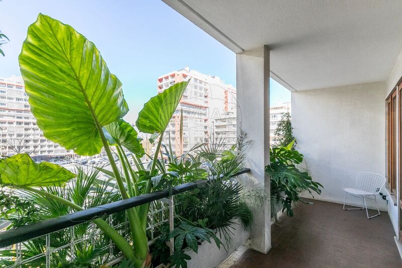 Apartment Refurbished 5 bedrooms Alvalade Lisboa - thermal insulation, garden, balconies, central heating, balcony, air conditioning, double glazing, store room, boiler, radiant floor, turkish bath