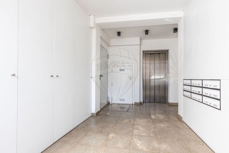 Apartment T2 Areeiro Lisboa - ,