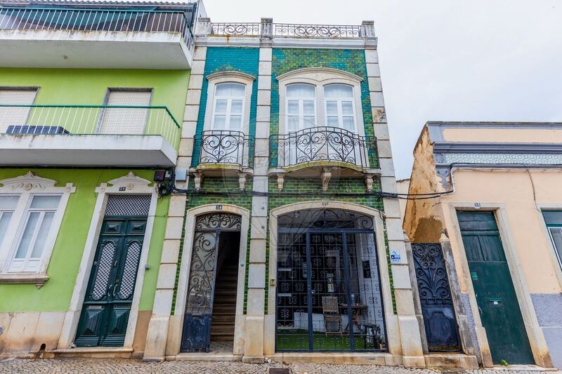 Prédio bem localizado Faro - espaço amplo, localização privilegiada, terraço