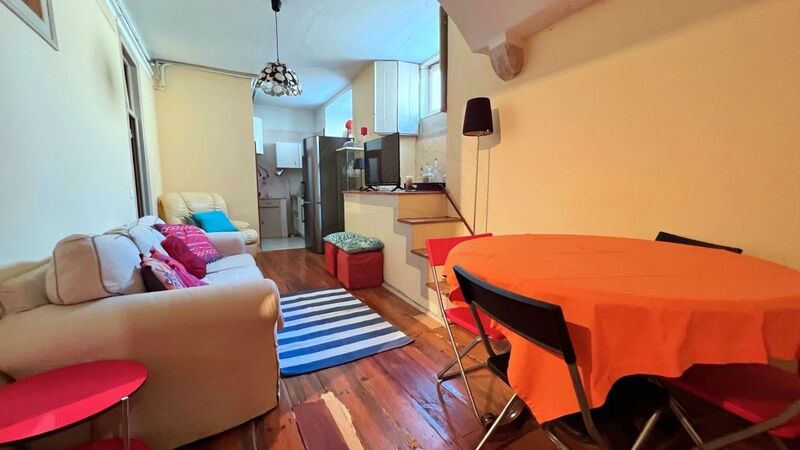 Apartamento T4 em bom estado Estrela Lisboa