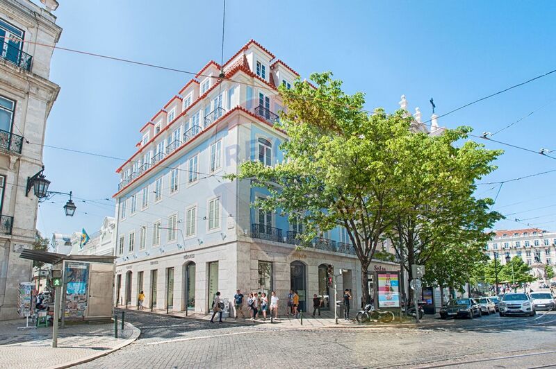 Apartamento Moderno T3 Santa Maria Maior Lisboa - 2º andar, terraço, piso radiante, ar condicionado, vidros duplos