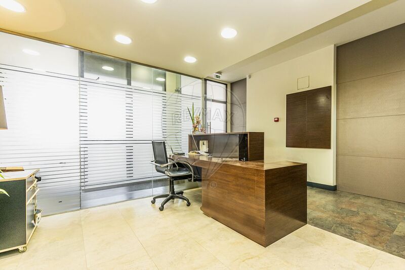 Office Equipped Carnide Lisboa - , double glazing, reception, store room, garage, double glazing, air conditioning