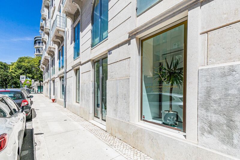 Real estate venture Commercial in the center Arroios Lisboa - privileged location