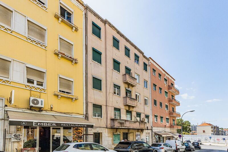 Apartamento T3 bem localizado Areeiro Lisboa - cozinha equipada