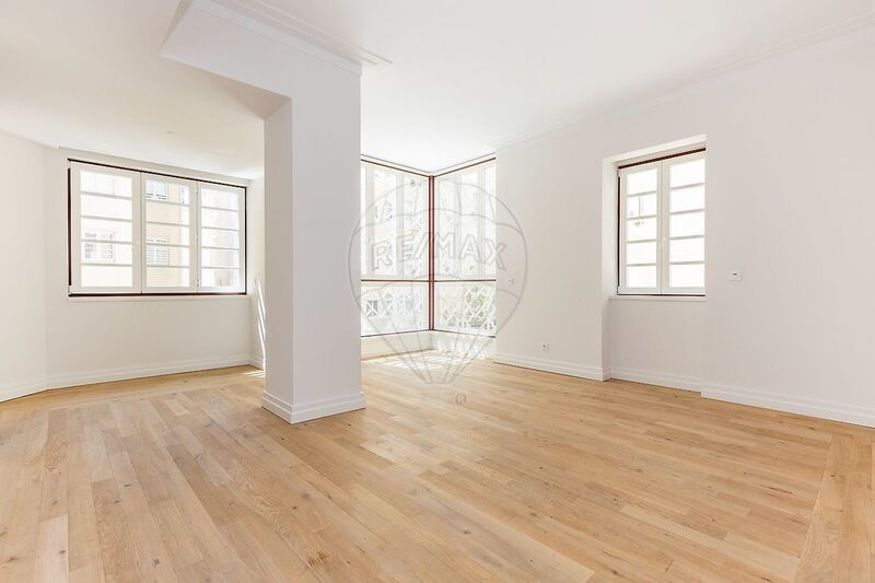 Apartment 2 bedrooms Renovated Avenidas Novas Lisboa - double glazing, sound insulation, 2nd floor