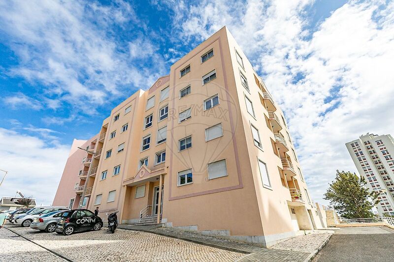 Apartment excellent condition 3 bedrooms Cascais - air conditioning, parking lot, equipped, fireplace, central heating, balcony, store room