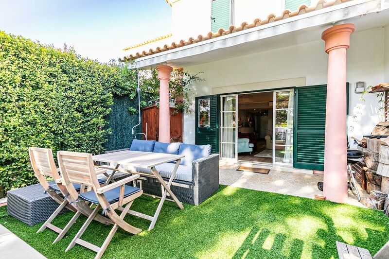 House V2 Refurbished Cascais - private condominium, terrace, fireplace, playground, air conditioning, plenty of natural light, gardens, tennis court, parking lot, swimming pool