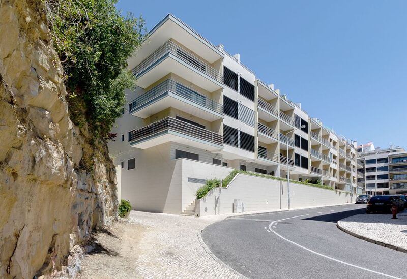 Apartamento T2 Cascais - garagem, terraço, ar condicionado, cozinha equipada, varanda, parque infantil, vidros duplos