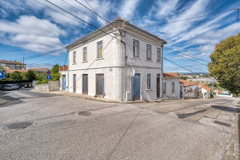 House in the center 6 bedrooms Abrantes - garden, terrace, garage, attic