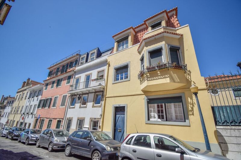 Apartment Duplex excellent condition 6 bedrooms Estrela Lisboa - terrace, river view, lots of natural light, beautiful view