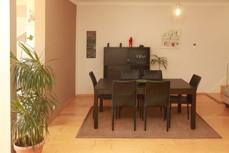 Apartamento Duplex T3 Santo António Lisboa - jardim, terraço, ar condicionado, mobilado