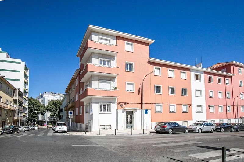 Apartment T3 Refurbished in the center Oeiras - balcony, equipped, garden