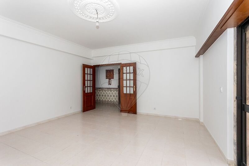 Apartment T3 Vila Franca de Xira - air conditioning, balcony, fireplace, store room, balconies